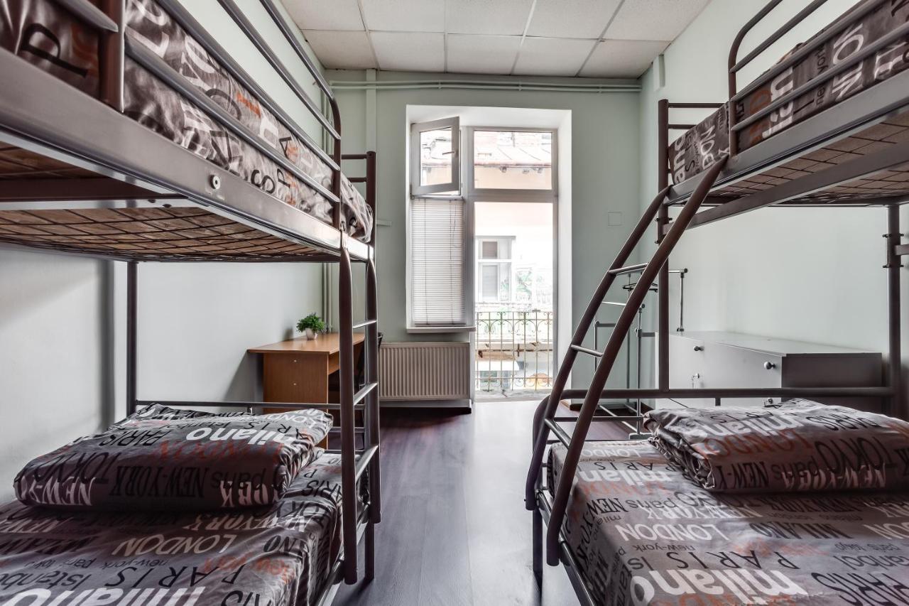 Mister Hostel Lviv Exterior photo